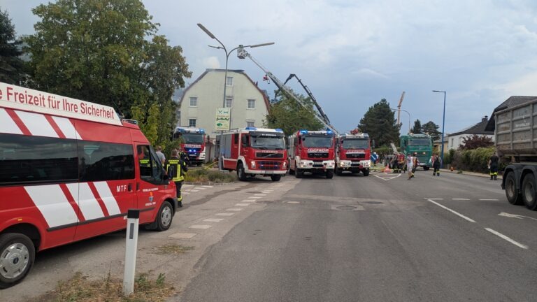 Großbrand in Kematen: 150 Einsatzkräfte bei Wohnhausbrand
